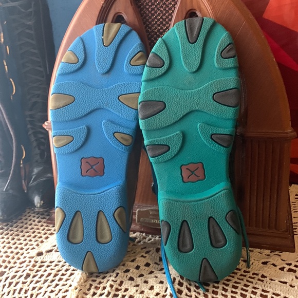 Twisted x boat shoes in black with turquoise accents - Picture 5 of 5